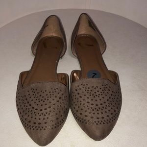 Nude flats with adorable details